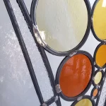 VitrauxCollard.com - Pièces d'artistes - Paravent verre Tiens une bulle jaune orange 5